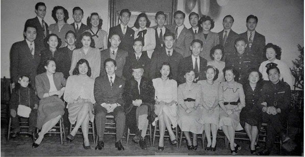 華人基督教青年會成員在 1944 年聖誕晚會上（周樹邦提供） 