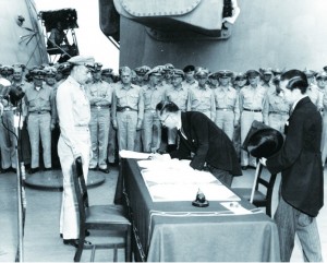 图片12日本签署《降伏文书》（Army Signal Corps - Naval Historical Center Photo # SC 213700）