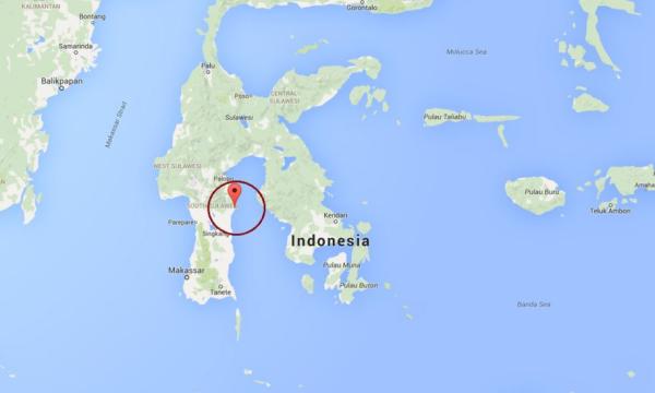 新华网快讯：据外电报道，印度尼西亚一艘船只19日在印尼苏拉威西沉没，船上载有超过100名乘客。